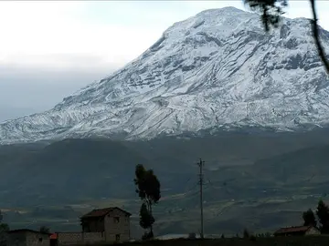 El volcán Chimborazo, de 6.210 metros de altura El volcán Chimborazo, de 6.210 metros de altura