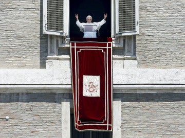 El Papa durante el tradicional rezo del Ángelus 