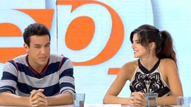 Mario Casas y Clara Lago visitan el plató de Espejo Público