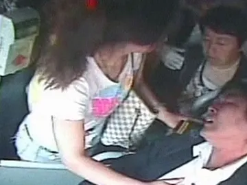 Conductora de autobús china sufre un infarto Conductora de autobús china sufre un infarto
