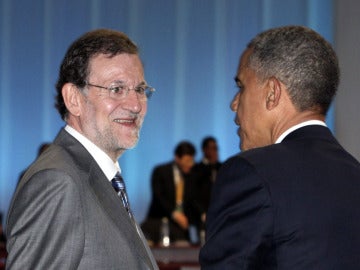 Mariano Rajoy charla con Barack Obama