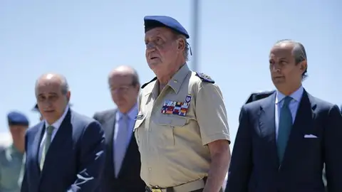 El Rey llega al muelle de Algeciras y embarca en un buque de la Guardia Civil El Rey llega al muelle de Algeciras y embarca en un buque de la Guardia Civil