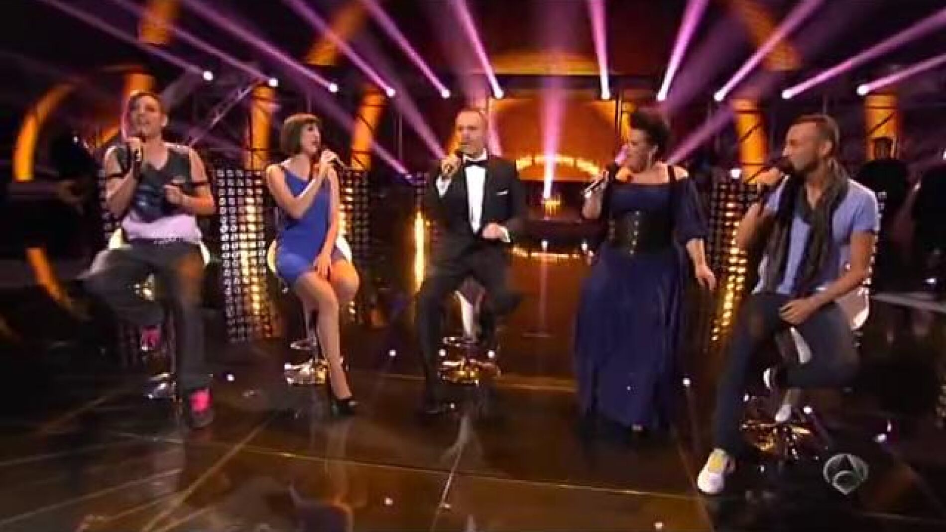 Miguel Bos&eacute; con los finalistas