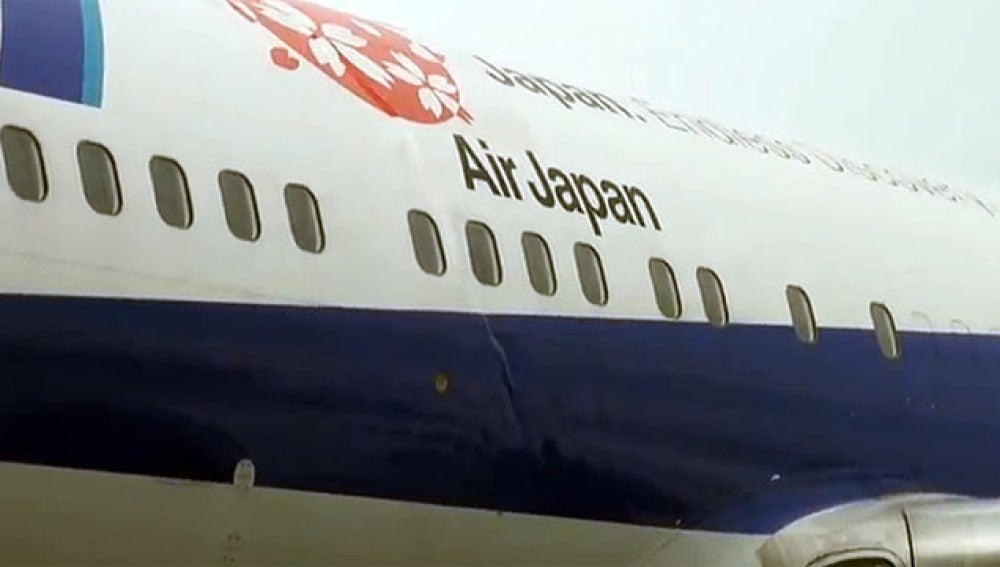 Un avión de Nippon Airlines tras un duro aterrizaje