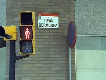 Semáforo de peatones en rojo Semáforo de peatones en rojo