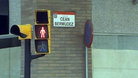 Sem&aacute;foro de peatones en rojo