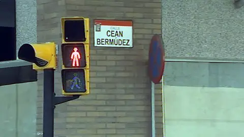 Semáforo de peatones en rojo Semáforo de peatones en rojo