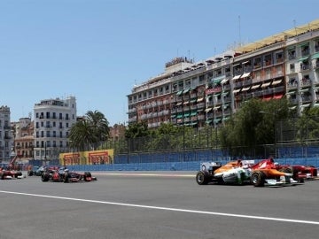 Alonso en la salida de Valencia