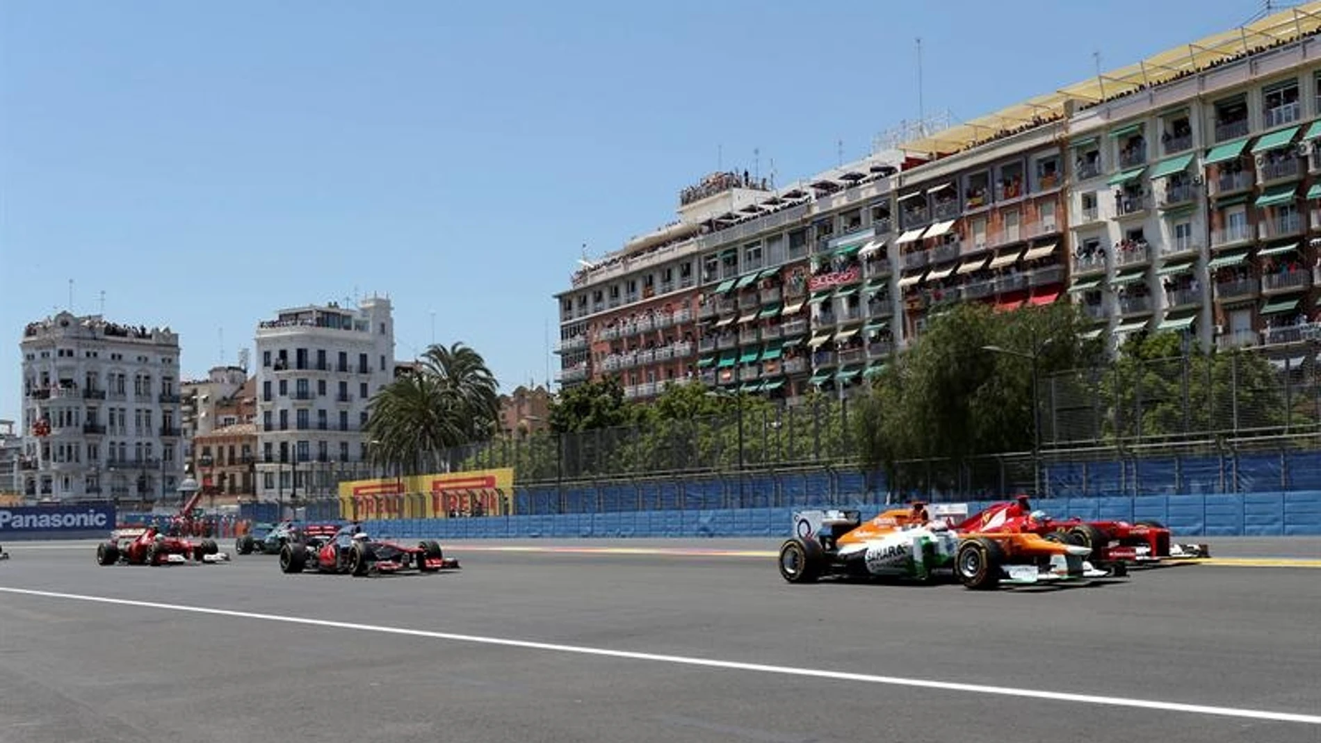 Alonso en la salida de Valencia
