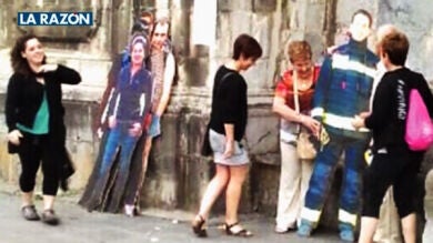Un euro por fotografiarse junto a un etarra