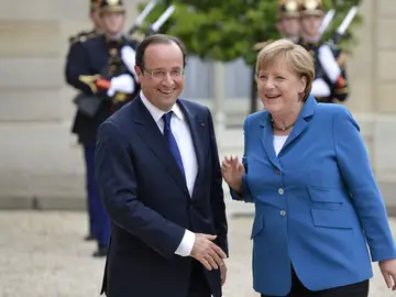 Hollande y Merkel acercan posturas antes de la cumbre Hollande y Merkel acercan posturas antes de la cumbre