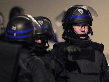 La Policía francesa sigue buscando al autor de los disparos