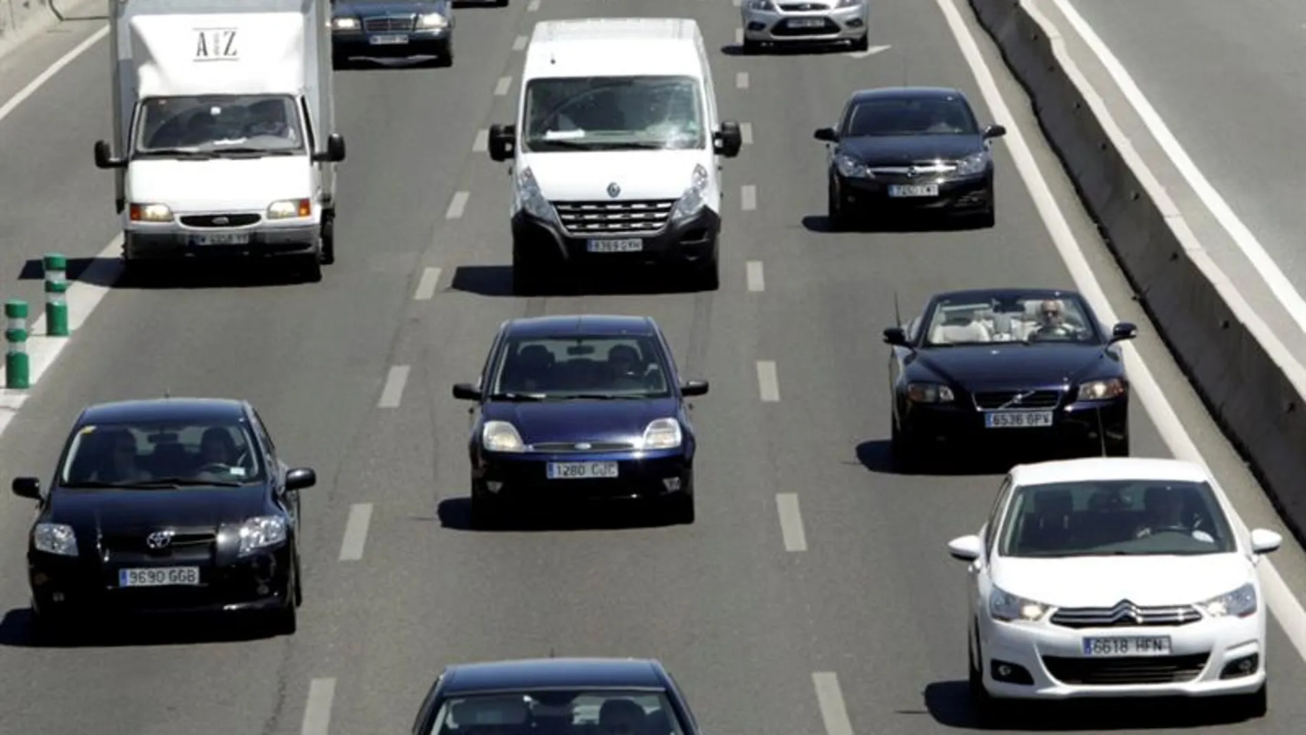 Tráfico en una autovía española Tráfico en una autovía española