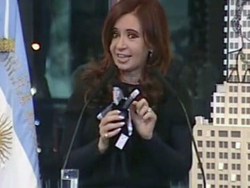 Cristina Fernández presenta a su muñeca