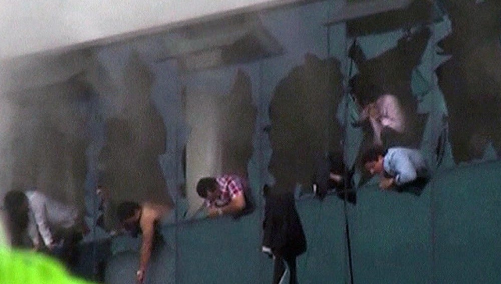Dos muertos en el incendio de un edificio de oficinas en Guayaquil