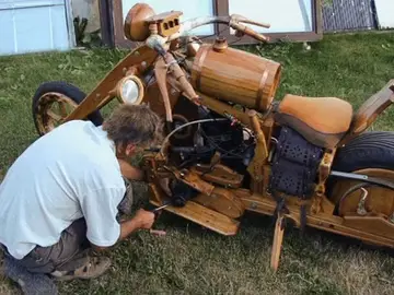 La 'Harley Davison' de madera La 'Harley Davison' de madera