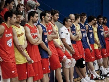 La selección de baloncesto junto a su técnico, Sergio Scariolo