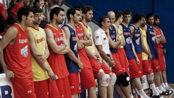 La selección de baloncesto junto a su técnico, Sergio Scariolo