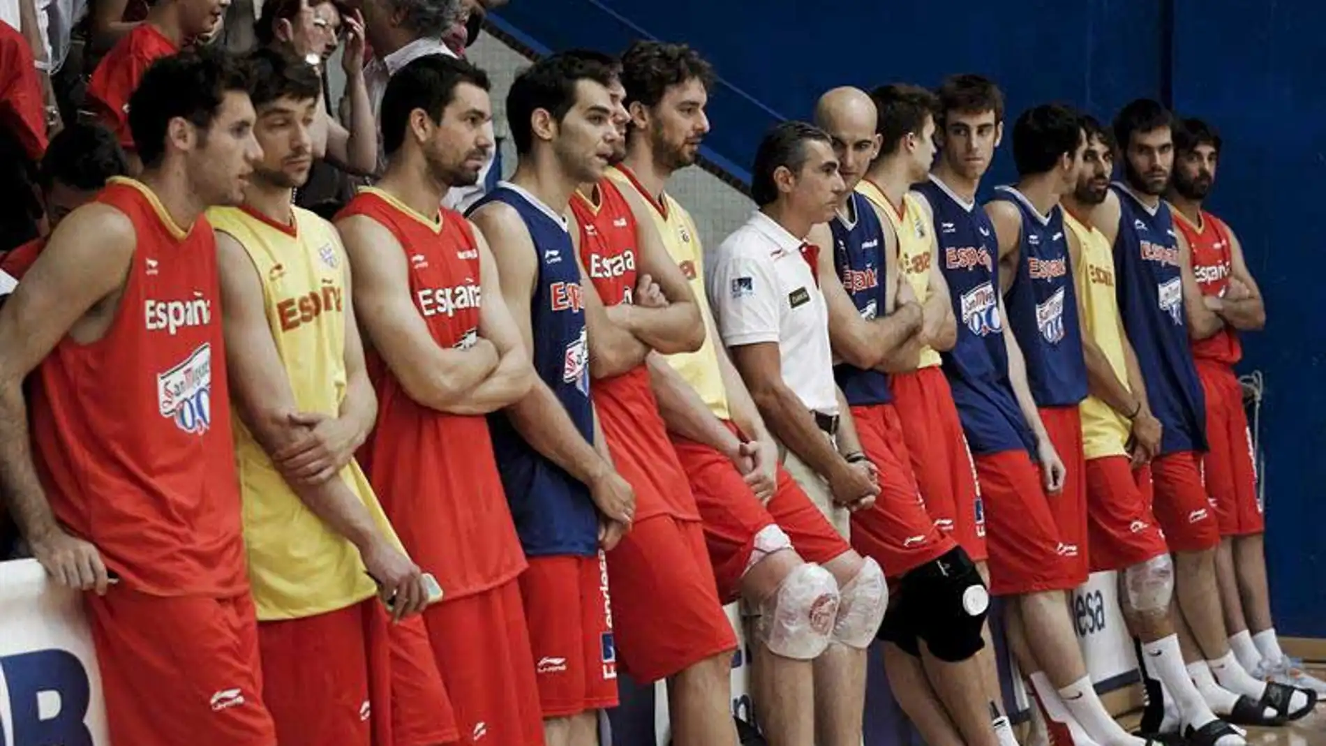La selección de baloncesto junto a su técnico, Sergio Scariolo