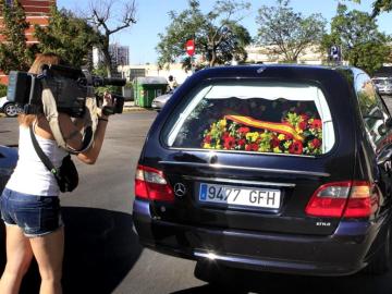 El coche fúnebre con los restos mortales del piloto