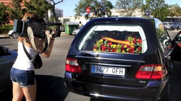 El coche fúnebre con los restos mortales del piloto