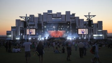 El Escenario Mundo de noche