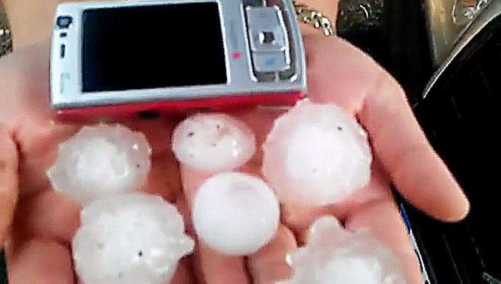 Tormenta de granizo, agua y viento