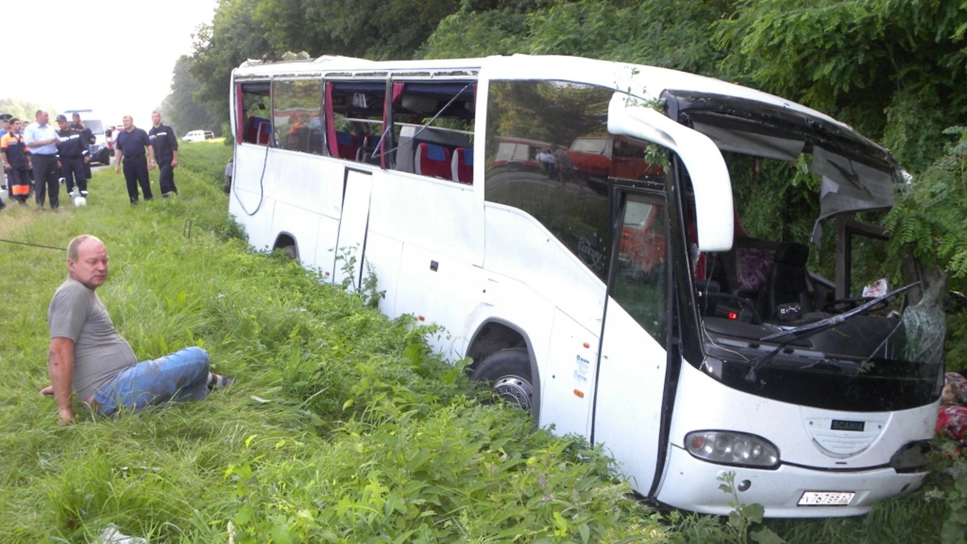 Mueren 14 personas y 22 resultan heridas al volcar un autobús en Ucrania Mueren 14 personas y 22 resultan heridas al volcar un autobús en Ucrania