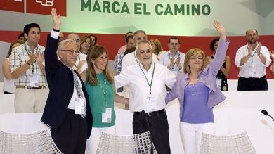 Griñán recibe el apoyo de Rubalcaba y una oposición del 34% a su ejecutiva