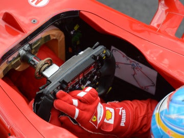 Fernando Alonso en el interior del Ferrari