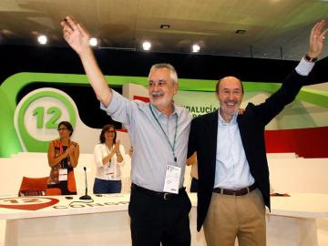 Griñán y Rubalcaba durante la clausura del Congreso del PSOE-A