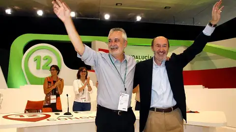 Griñán y Rubalcaba durante la clausura del Congreso del PSOE-A Griñán y Rubalcaba durante la clausura del Congreso del PSOE-A
