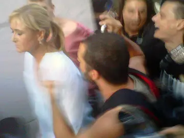 La delegada del Gobierno en Madrid, Cristina Cifuentes, increpada por los manifestantes La delegada del Gobierno en Madrid, Cristina Cifuentes, increpada por los manifestantes