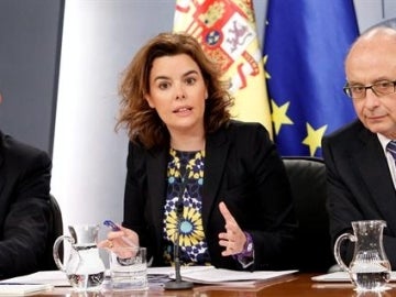 Guindos, Montoro y Santamaría en rueda de prensa