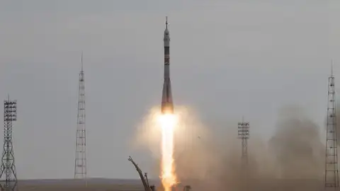 La nave Soyuz durante el despegue La nave Soyuz durante el despegue