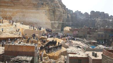 Al menos 9 muertos tras el derrumbe de tres edificios en Egipto
