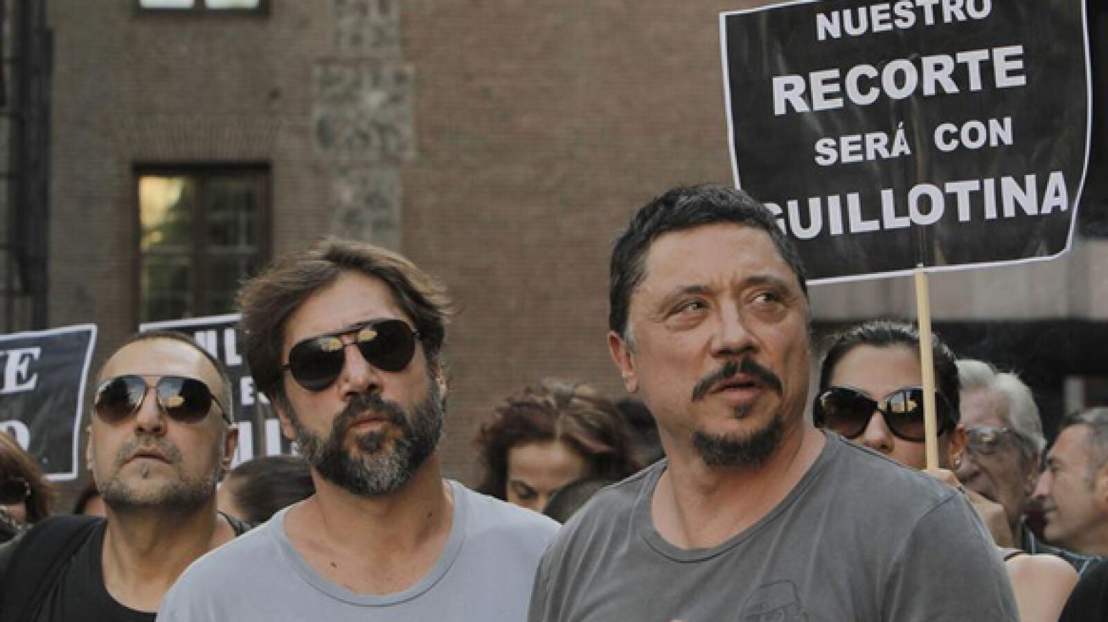 La familia Bardem lidera la concentración cultural contra la subida del IVA