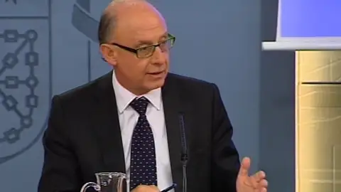 Montoro confirma que la Comunidad Valenciana tiene que adherirse a los mecanismos de liquidez de las CC.AA Montoro confirma que la Comunidad Valenciana tiene que adherirse a los mecanismos de liquidez de las CC.AA