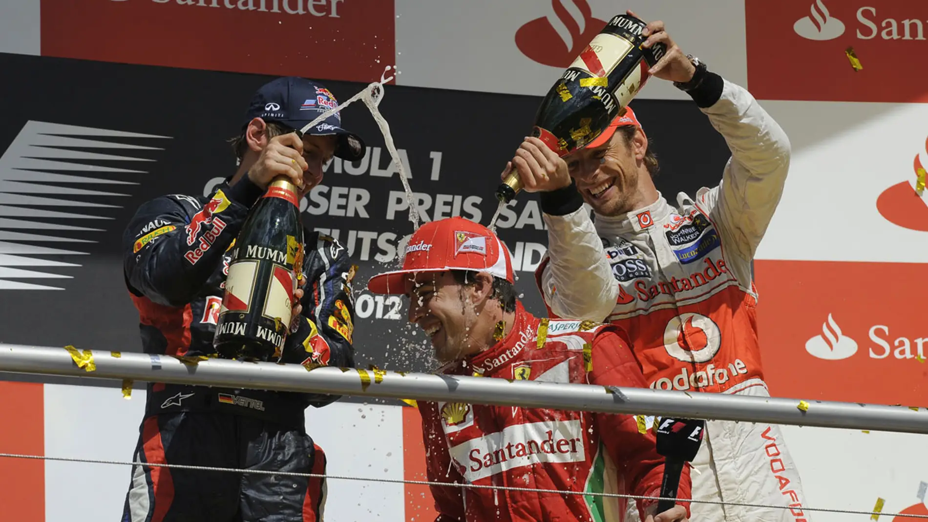 Vettel y Button riegan a Alonso