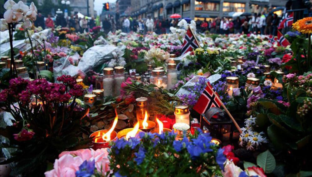 Homenaje en Noruega a las víctimas de los atentados