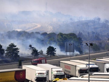 El fuego y el humo cercan la región de El Empordá El fuego y el humo cercan la región de El Empordá