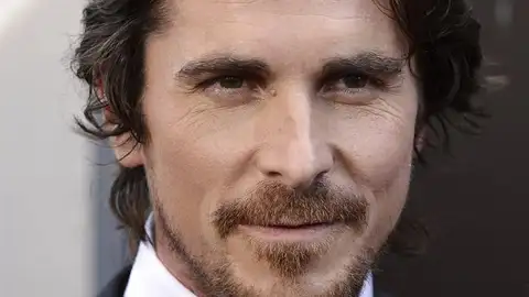 l actor Christian Bale visita a los heridos en el tiroteo de Denver l actor Christian Bale visita a los heridos en el tiroteo de Denver