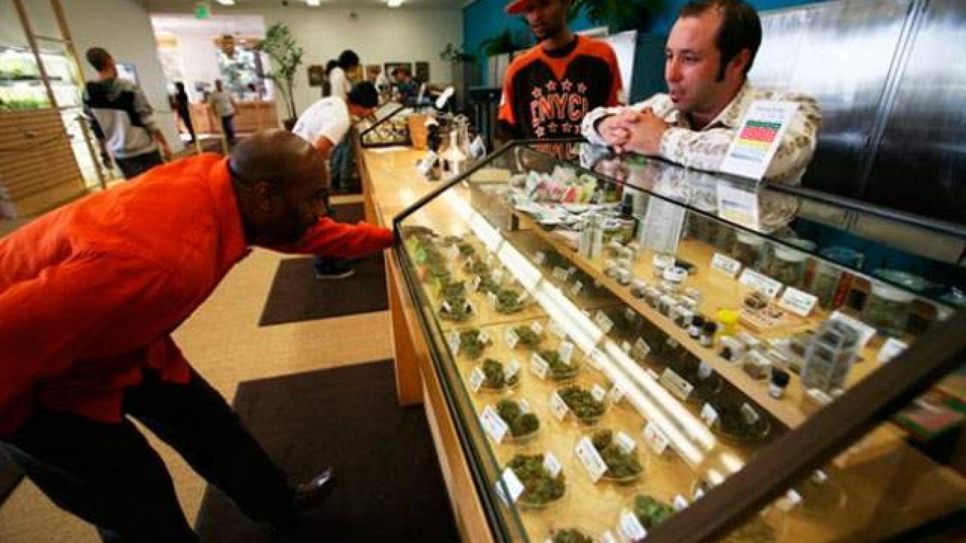 Los &Aacute;ngeles proh&iacute;be los dispensarios de marihuana