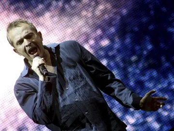 Miguel Bosé, en plena actuación Miguel Bosé, en plena actuación