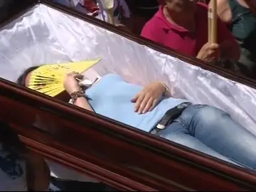 La procesión de los ataúdes La procesión de los ataúdes