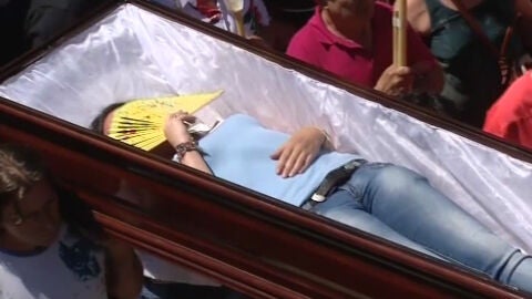 La procesi&oacute;n de los ata&uacute;des