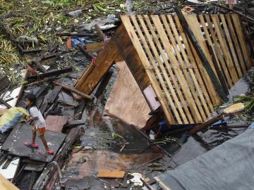 Un tifón arrasa poblados en Filipinas