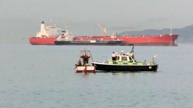 Un barco español es hostigado fuera de la zona de conflicto con Gibraltar