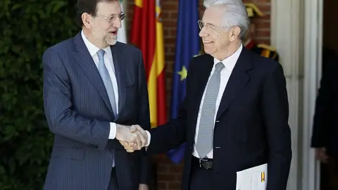 Rajoy, junto a Monti en Moncloa Rajoy, junto a Monti en Moncloa