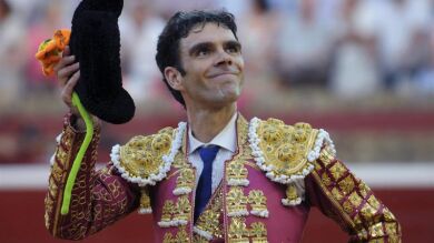 José Tomás abre la Puerta Grande de Huelva con tres orejas